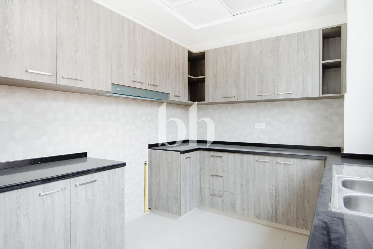 4 Bedroom Townhouse in Marbella Village - photo 2