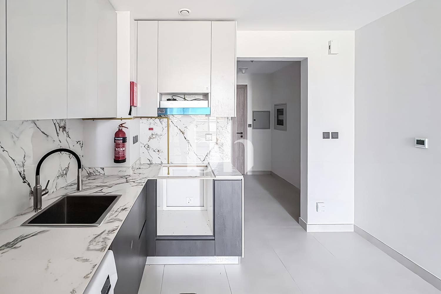 Studio Apartment in Amal Tower - photo 2