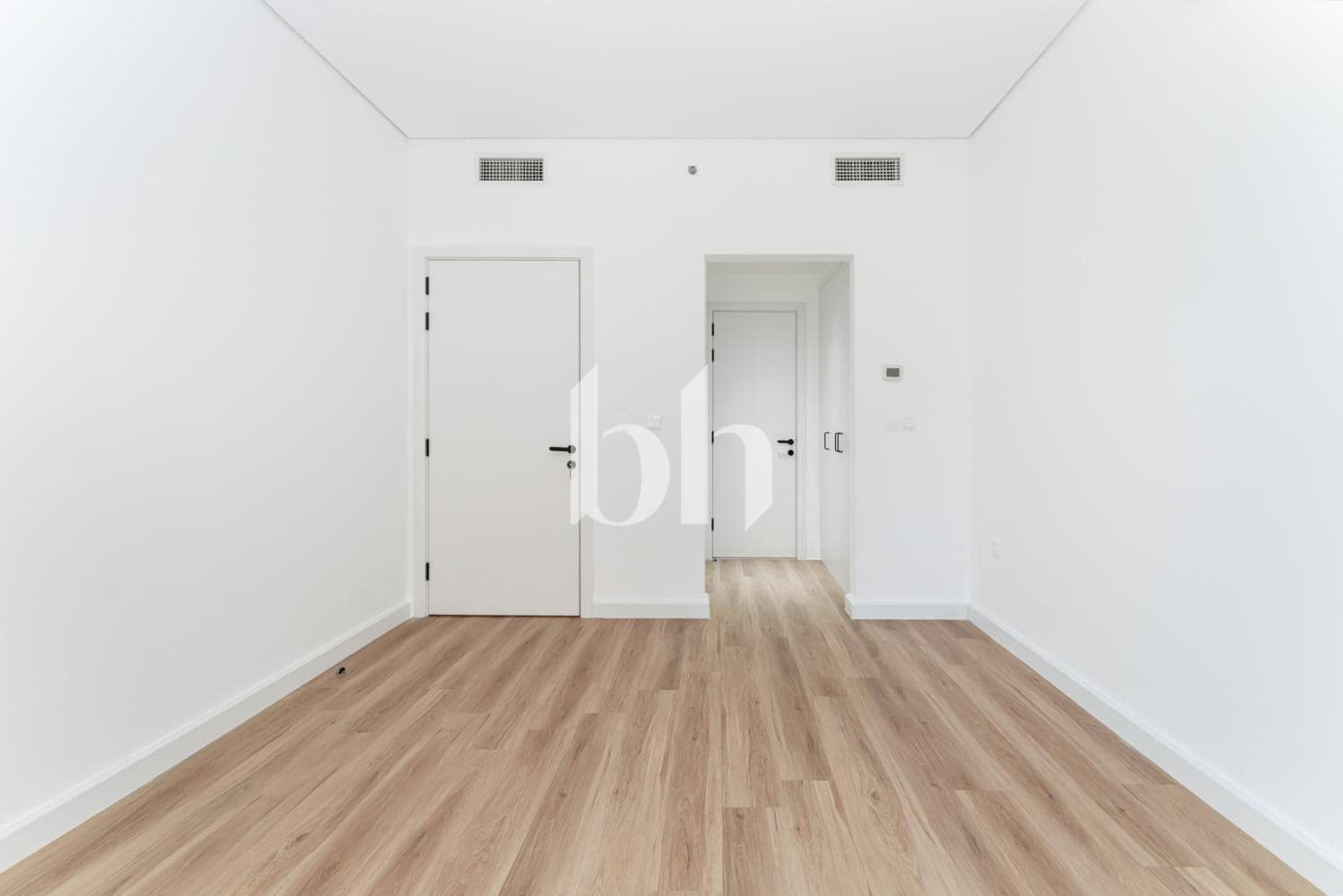 1 Bedroom Apartment in Mediterranean - photo 1