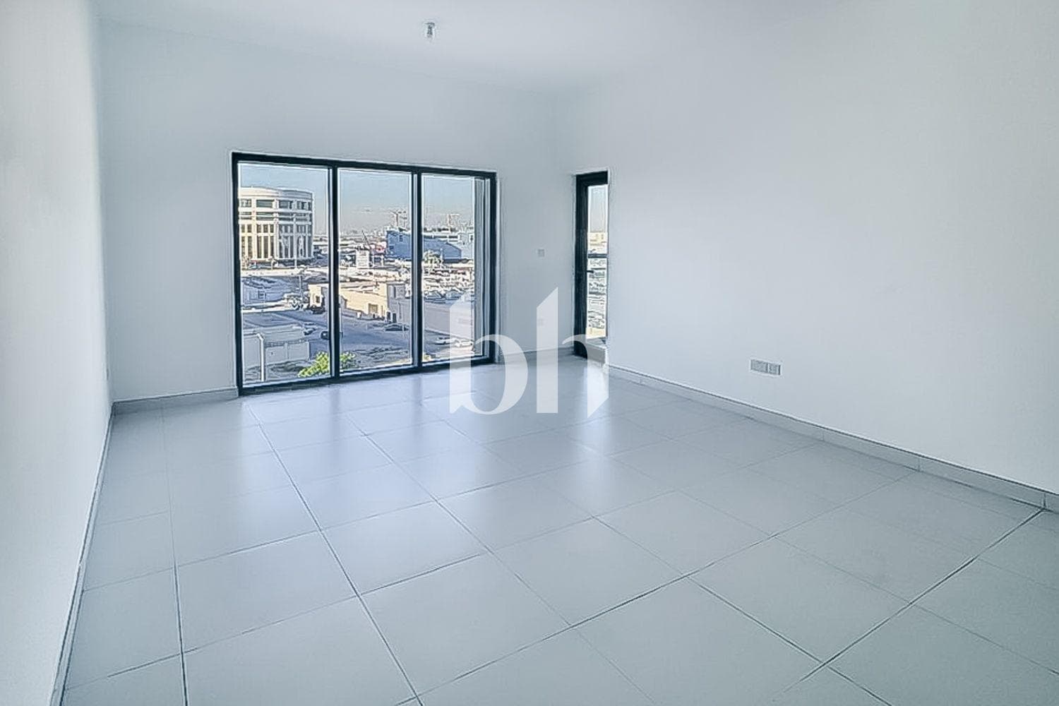 1 Bedroom Apartment in Rabdan Building - photo 2
