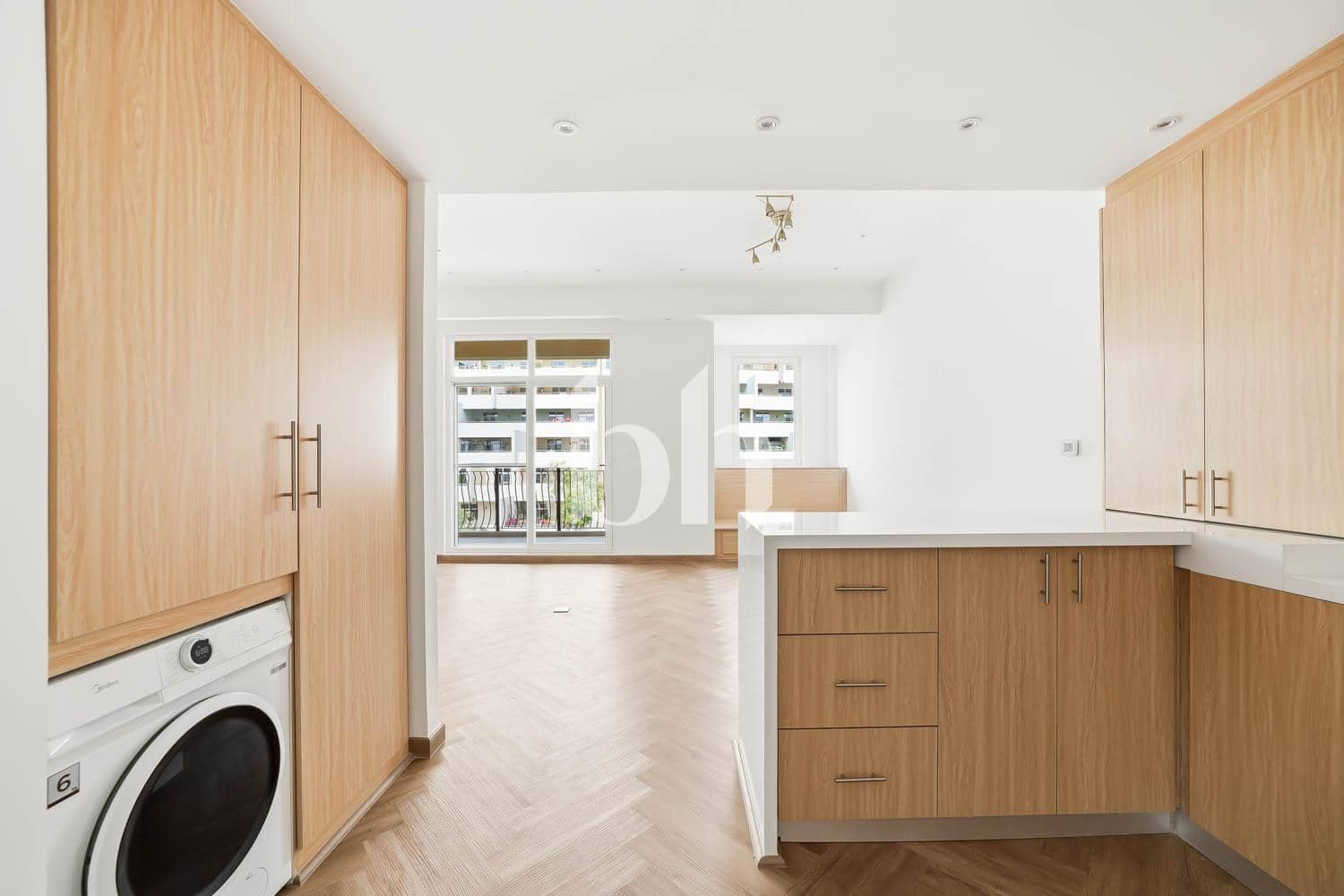 Studio Apartment in Barton House 1 - photo 2