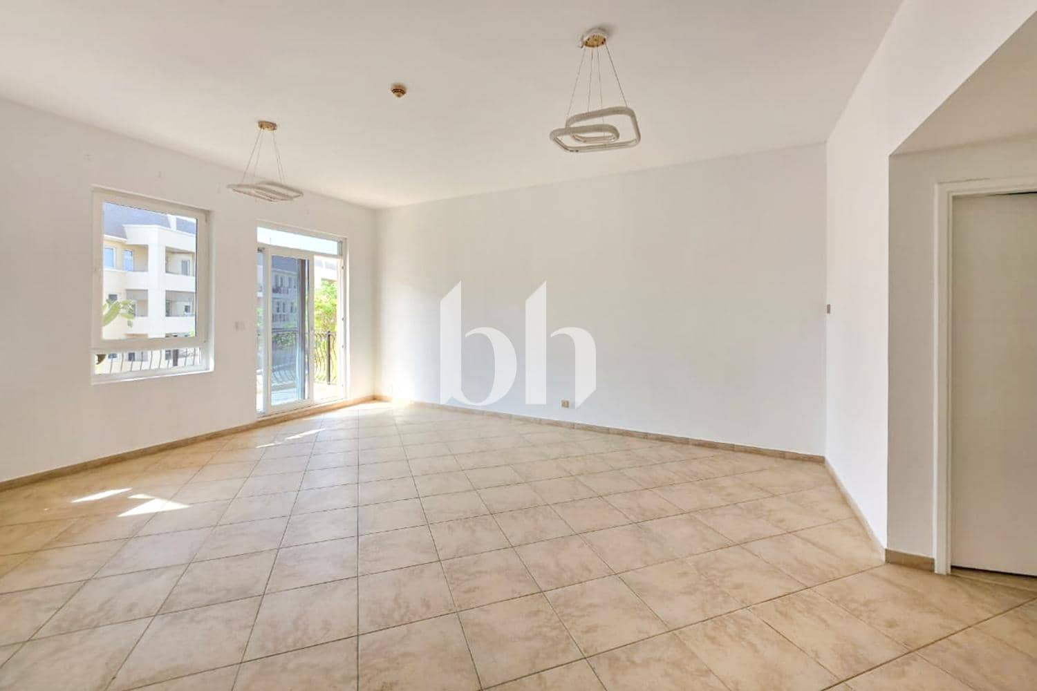 3 Bedroom Apartment in Dickens Circus 2