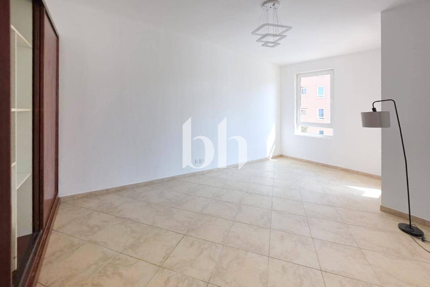 3 Bedroom Apartment in Dickens Circus 2 - photo 1
