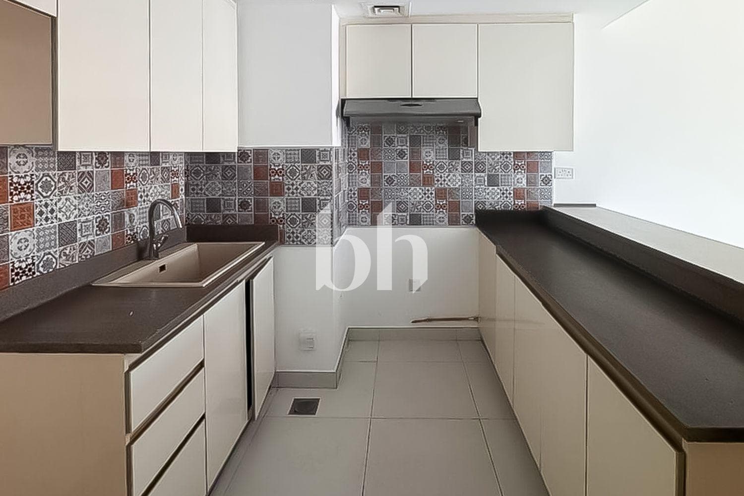 2 Bedroom Apartment in Rabdan Building - photo 1