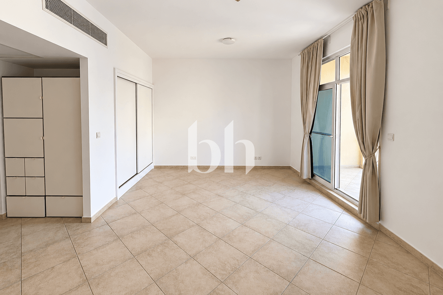 Studio Apartment in Regent House 1 - photo 2