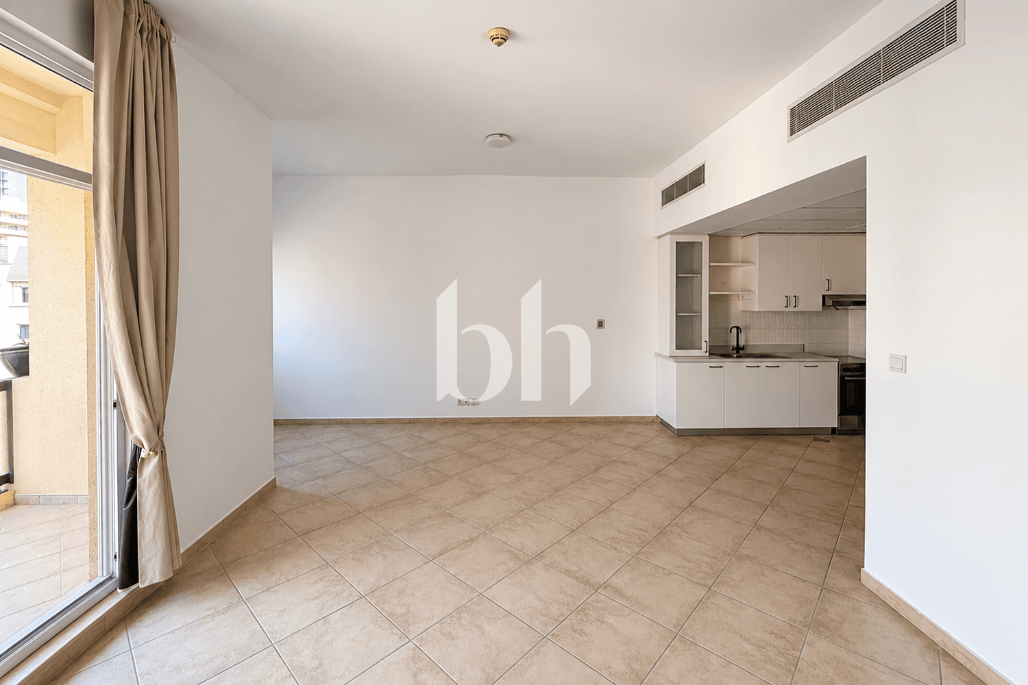 Studio Apartment in Regent House 1 - photo 1
