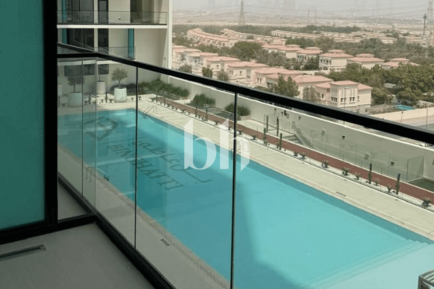 Studio Apartment in Binghatti Azure - photo 2