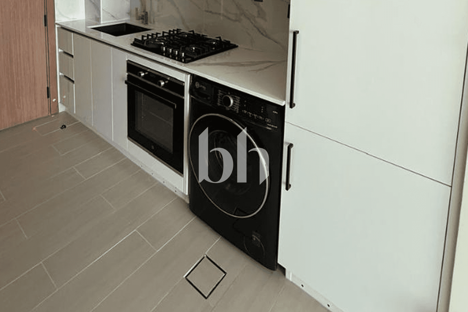 Studio Apartment in Binghatti Azure - photo 1