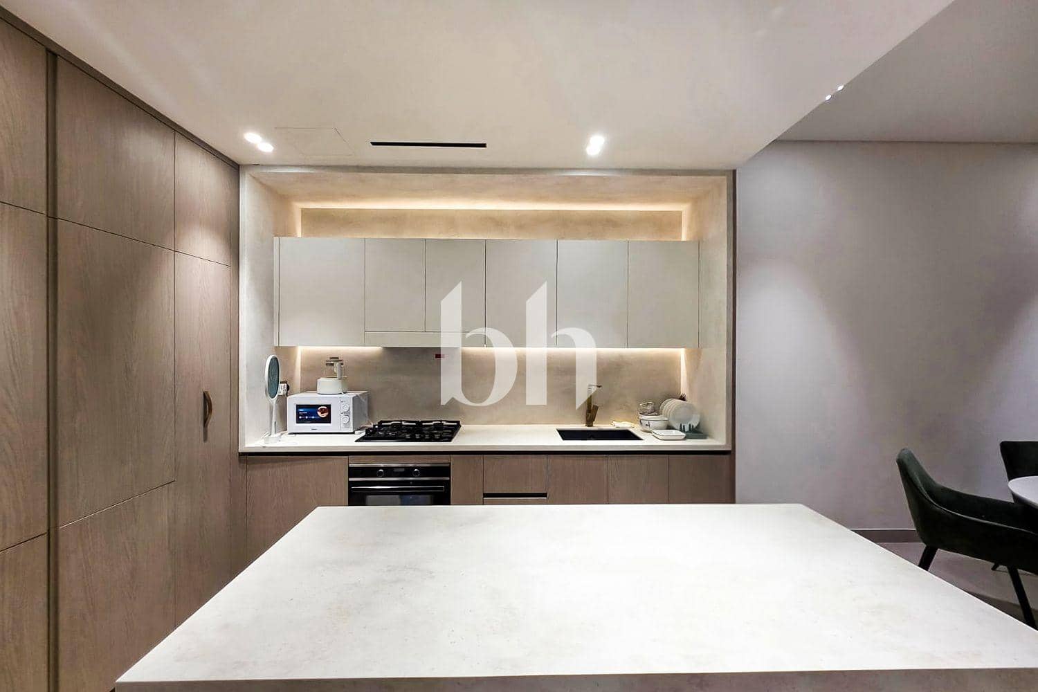 1 Bedroom Apartment in Binghatti Phoenix - photo 2