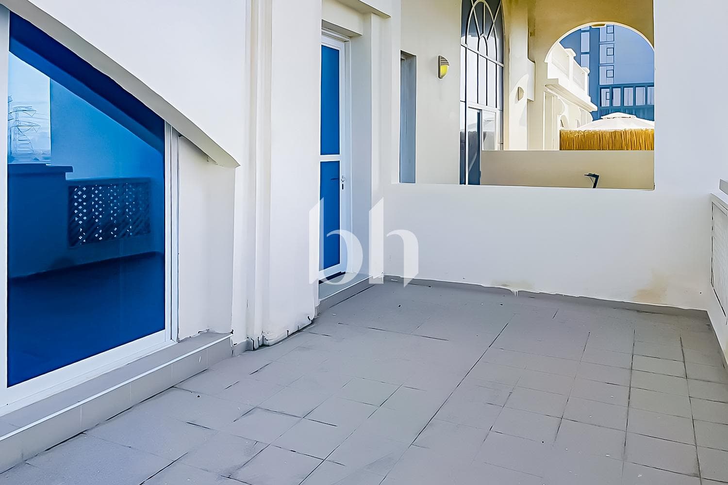 1 Bedroom Apartment in Hanover Square - photo 2