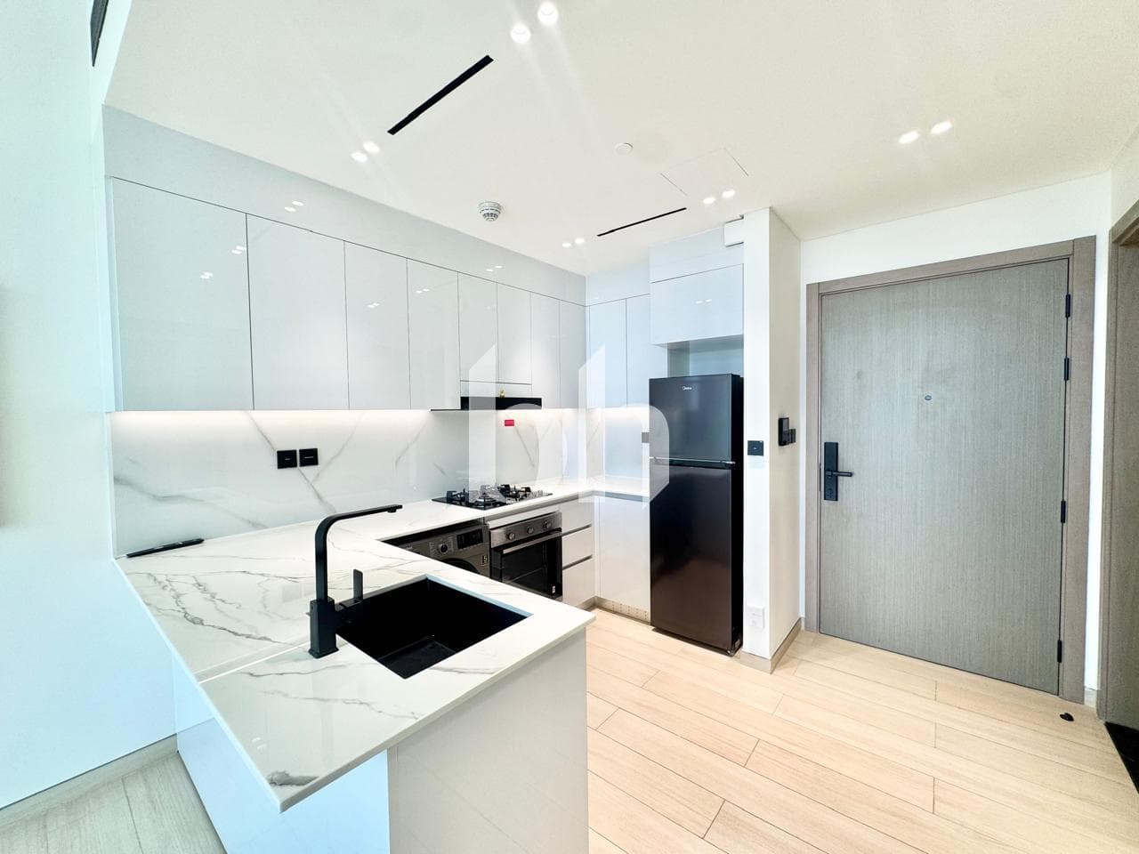1 Bedroom Apartment in Binghatti Emerald - photo 2