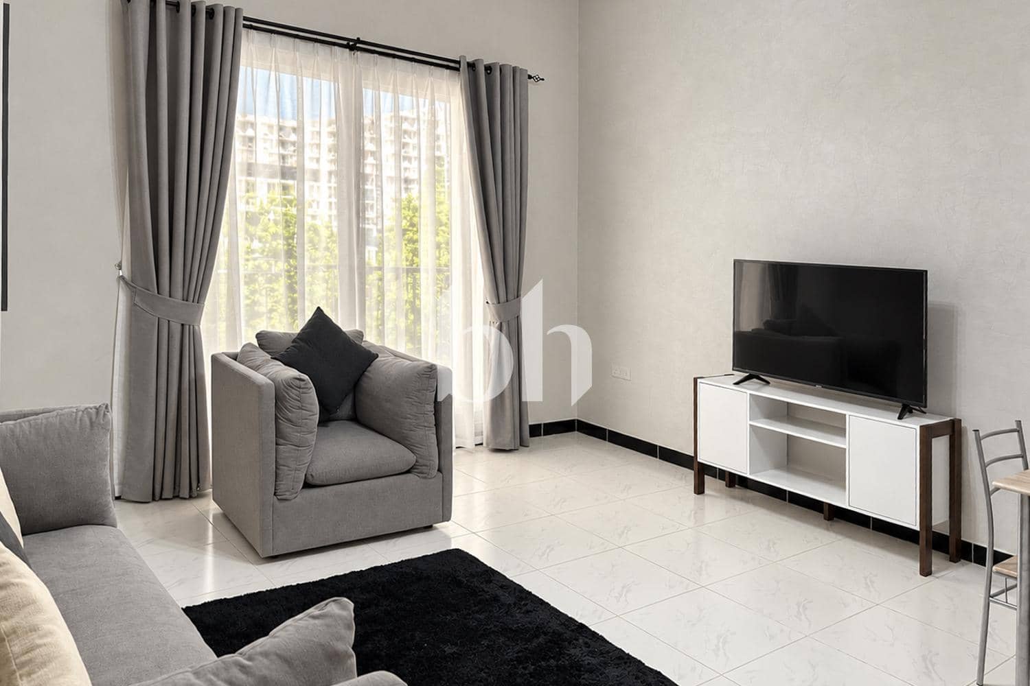 1 Bedroom Apartment in Knightsbridge Court - photo 2