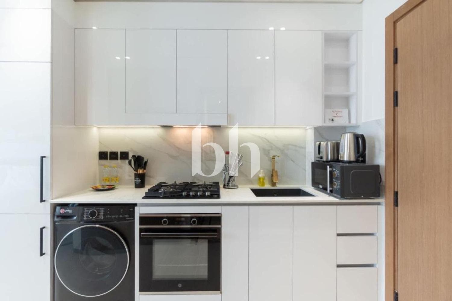 Studio Apartment in Binghatti Azure - photo 2