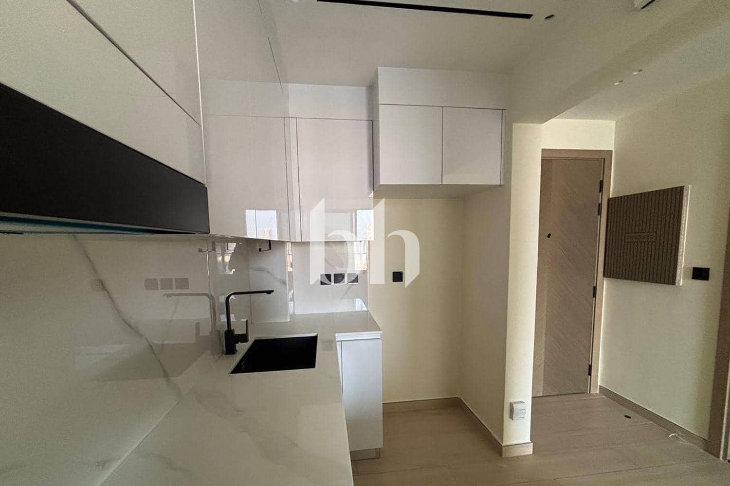1 Bedroom Apartment in Binghatti Heights - photo 1