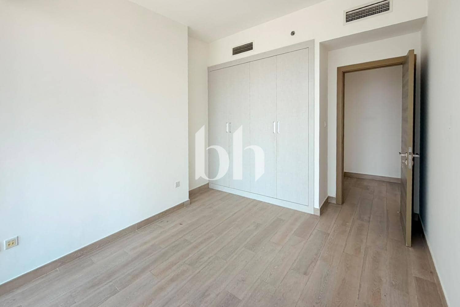 1 Bedroom Apartment in Bloom Towers B - photo 2