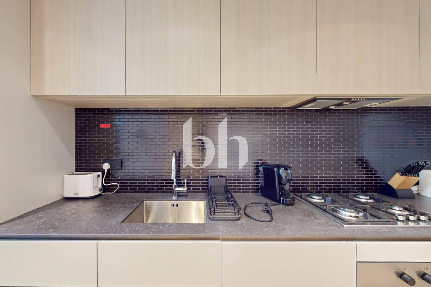 Studio Apartment in Harrington House - photo 2