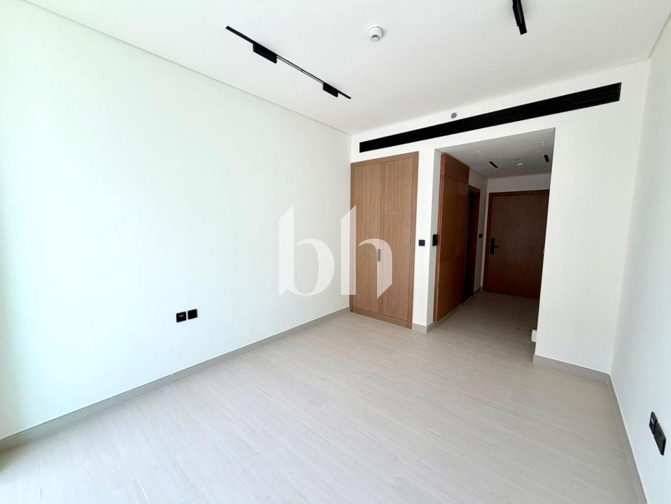 Studio Apartment in Binghatti Azure - photo 2