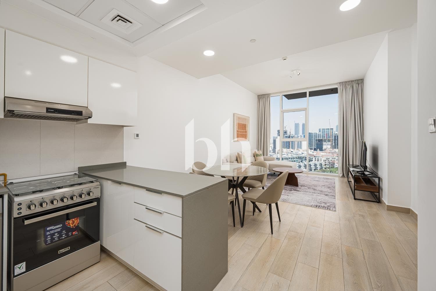 1 Bedroom Apartment in Bloom Towers B - photo 2