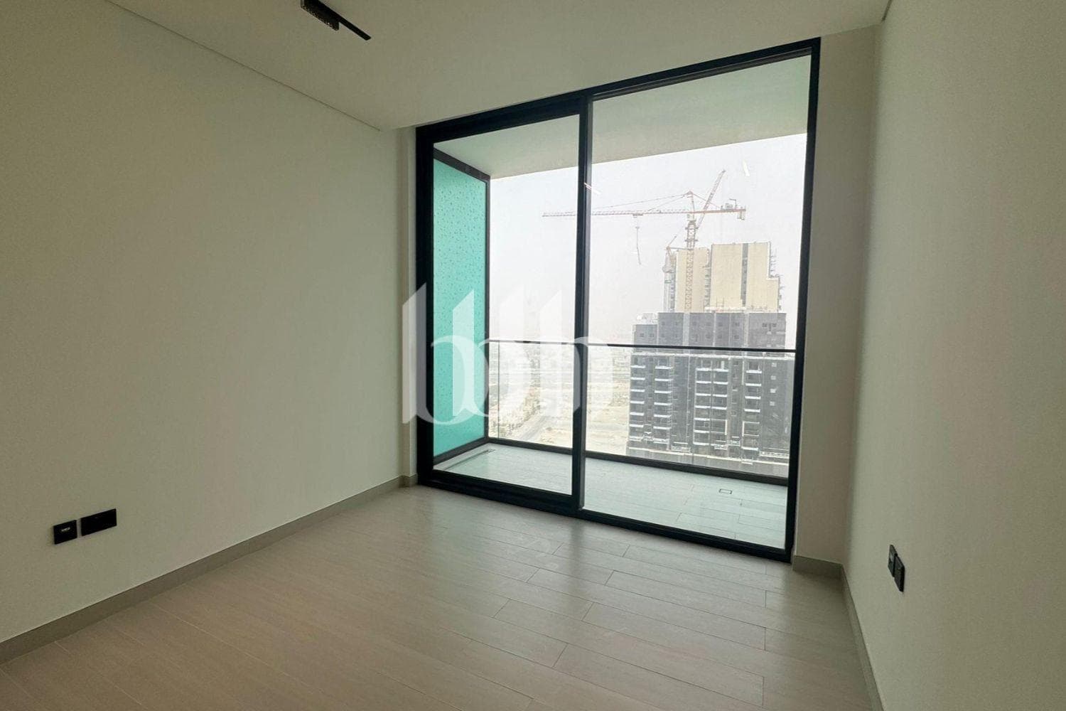 Studio Apartment in Binghatti Apex - photo 2