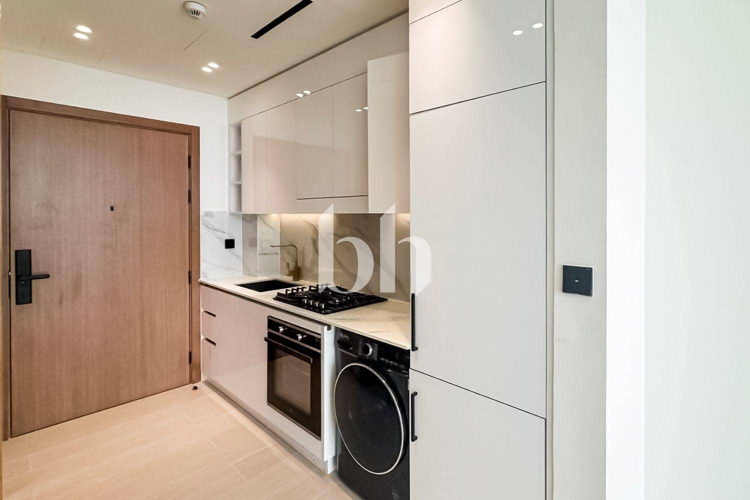 Studio Apartment in Binghatti Apex - photo 1