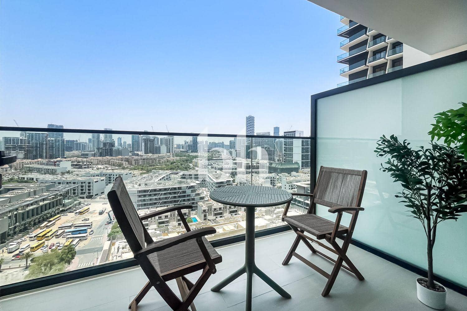 Studio Apartment in Binghatti Apex - photo 2
