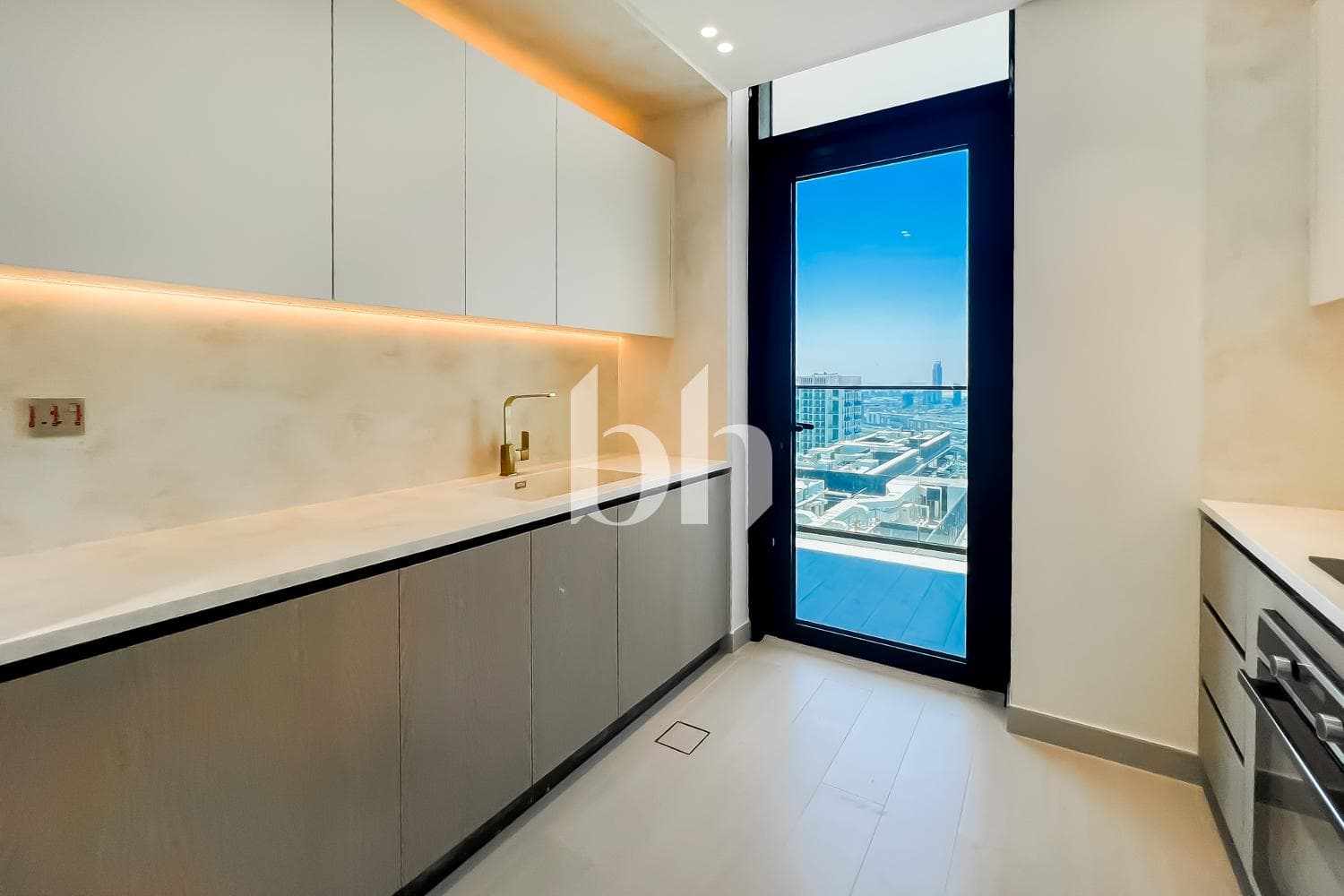 1 Bedroom Apartment in Binghatti Apex - photo 2