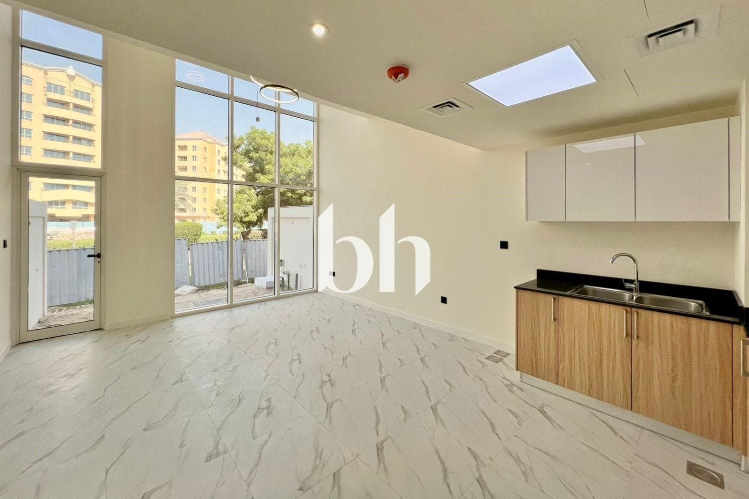 4 Bedroom Townhouse in Verdana - photo 1