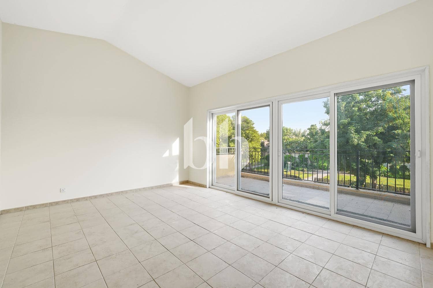 5 Bedroom Villa in Green Community West - photo 2