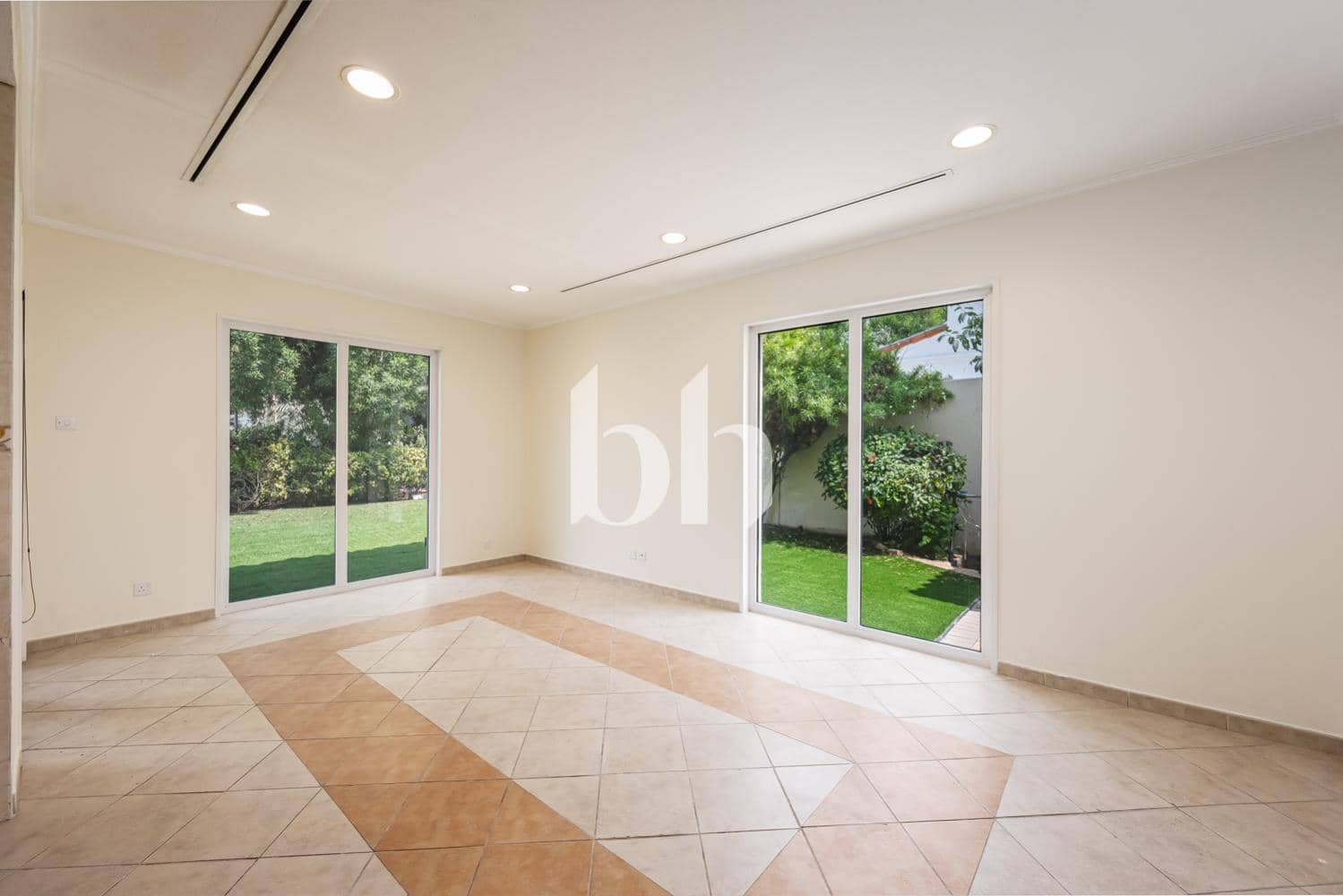 5 Bedroom Villa in Green Community West - photo 2