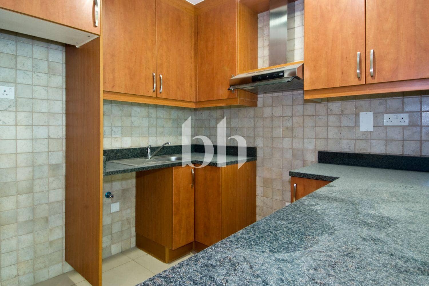Studio Apartment in Ritaj A - photo 2