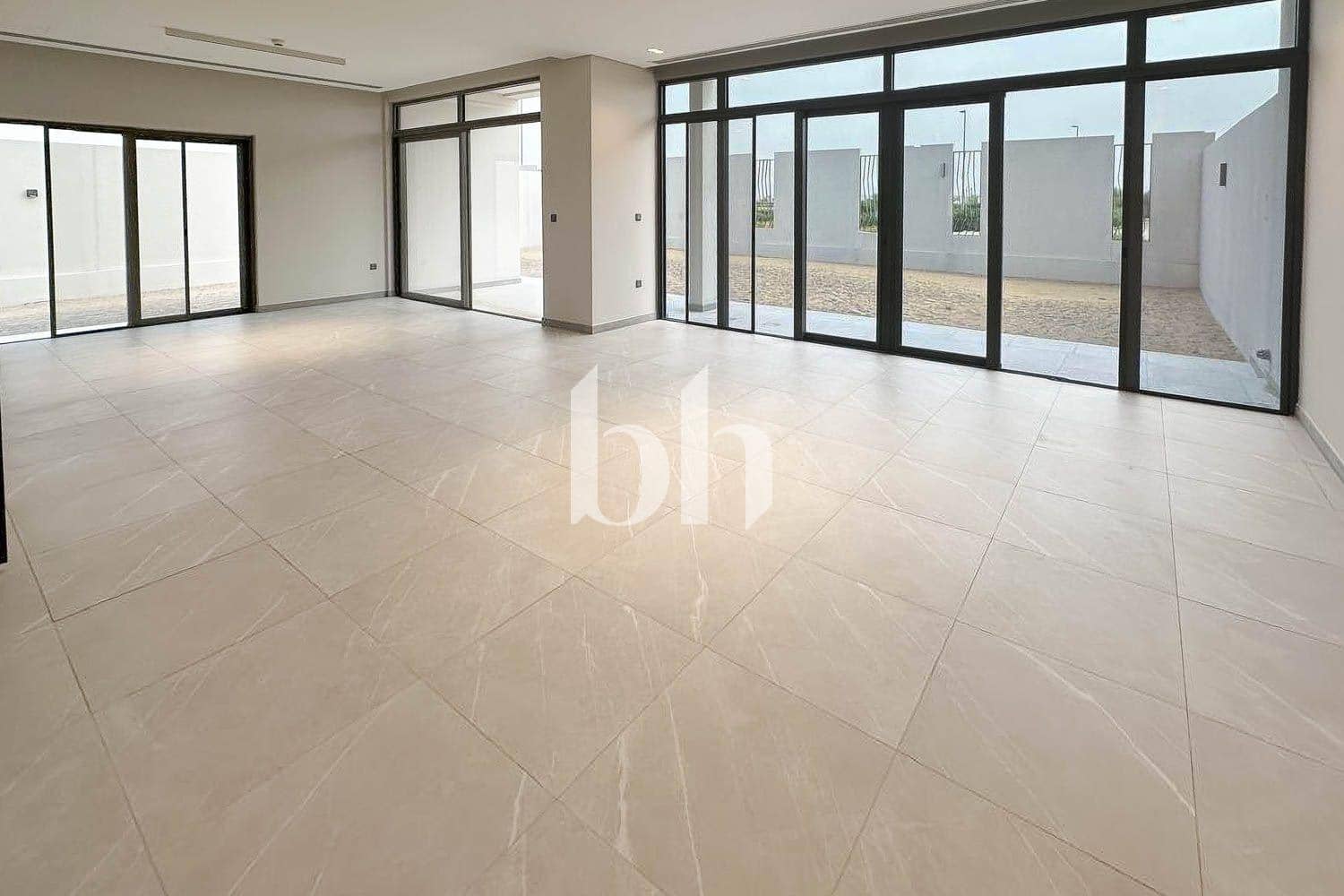 4 Bedroom Townhouse in MAG City Apartments - photo 2