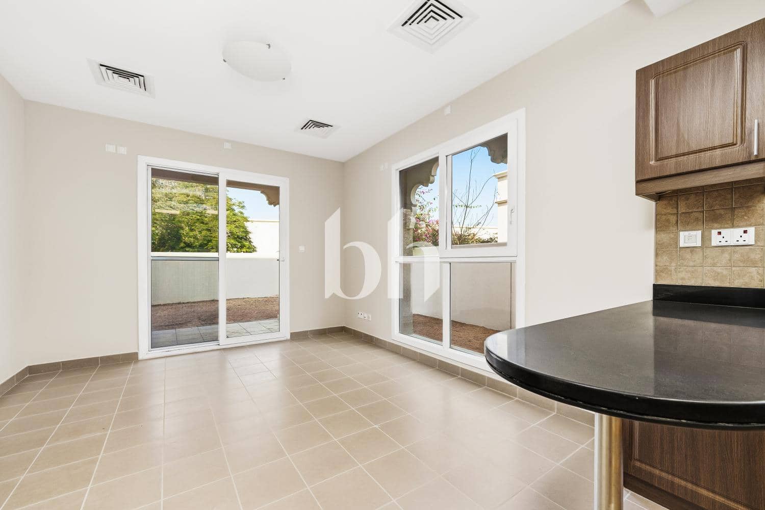 5 Bedroom Villa in Cluster C - photo 2