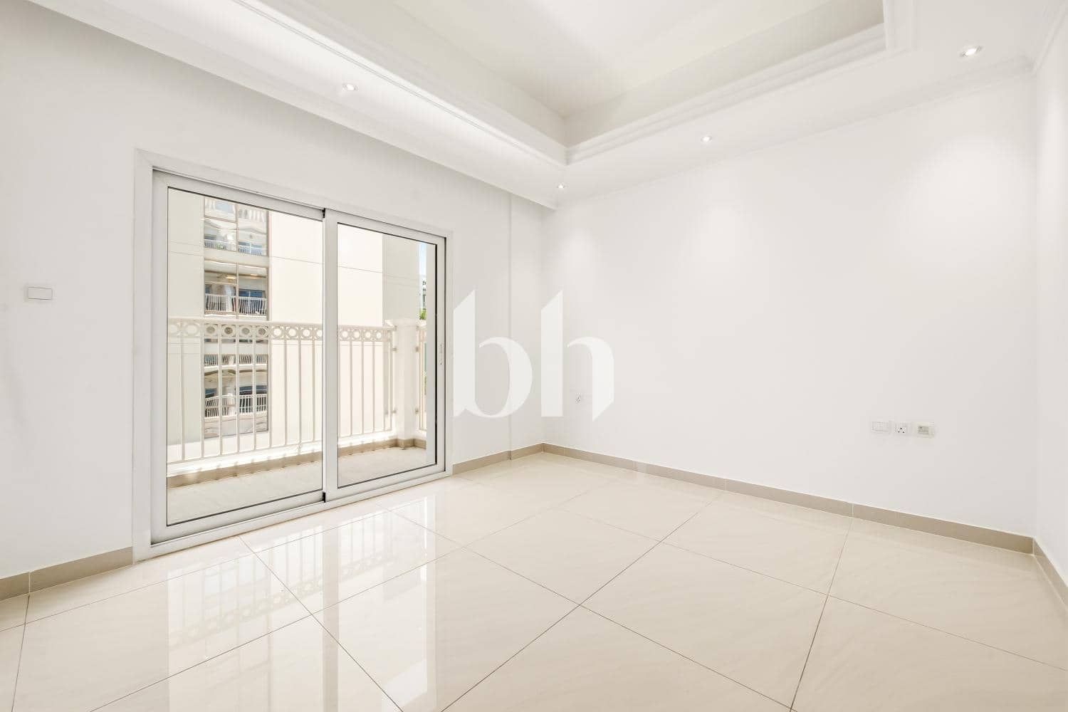 2 Bedroom Apartment in Vincitore Palacio - photo 2