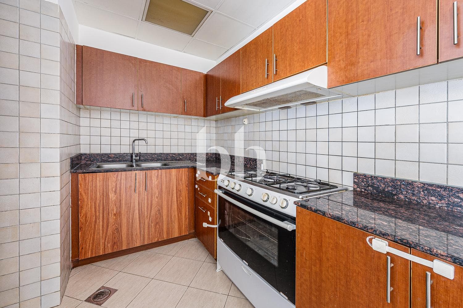 2 Bedroom Apartment in Skycourts Tower D - photo 2