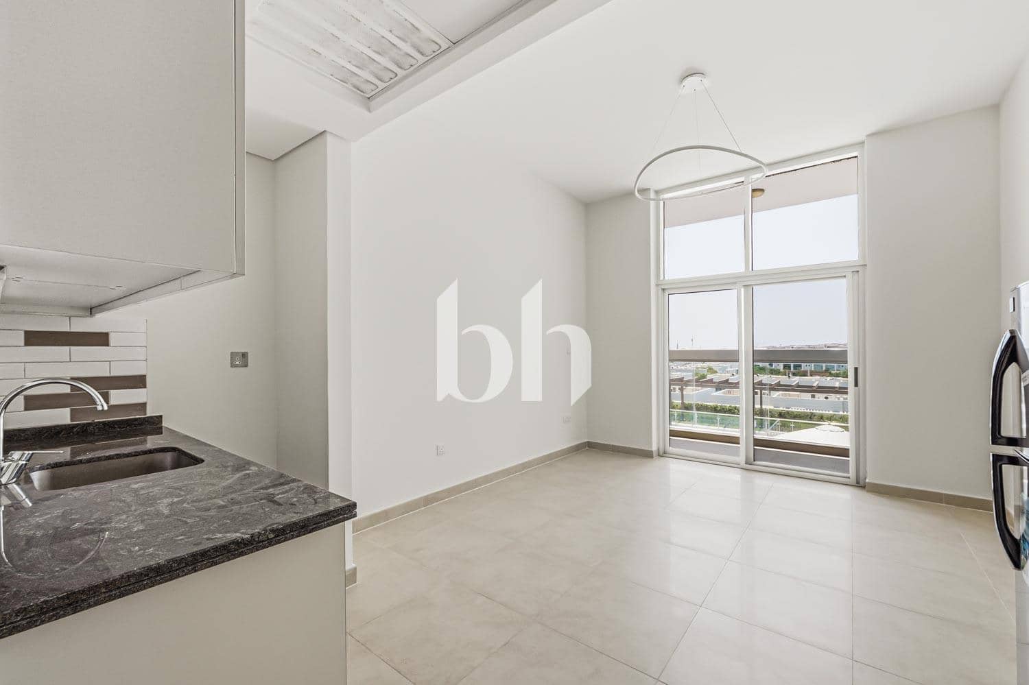 Studio Apartment in Azizi Star - photo 1