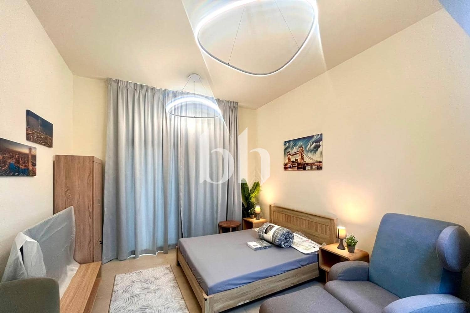 Studio Apartment in Azizi Plaza