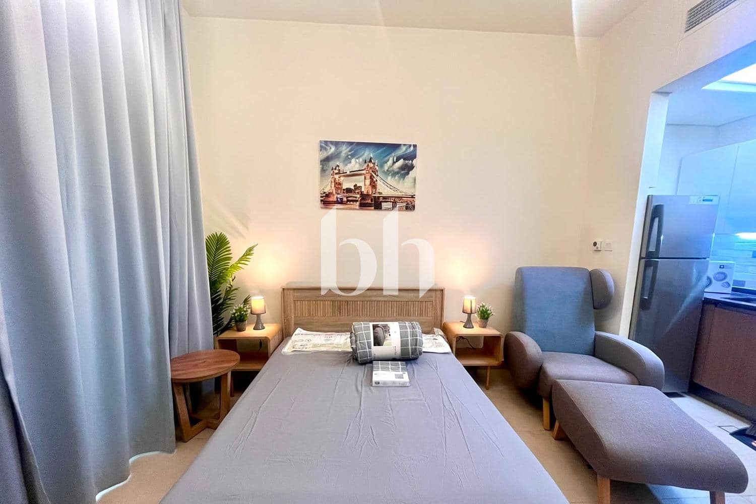Studio Apartment in Azizi Plaza - photo 1