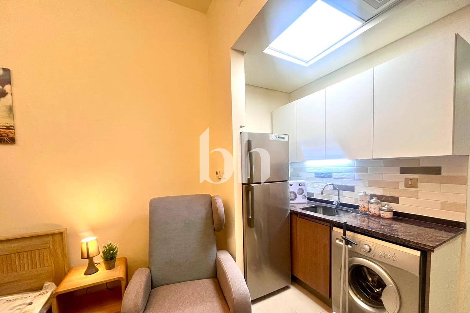 Studio Apartment in Azizi Plaza - photo 2