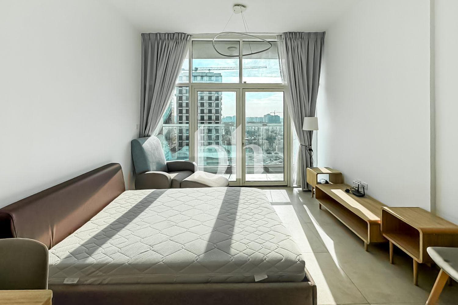 Studio Apartment in Azizi Plaza - photo 1