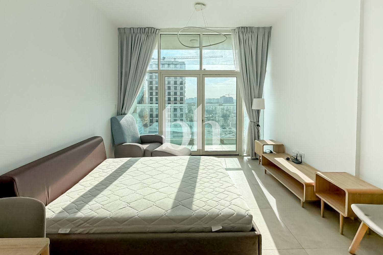 Studio Apartment in Azizi Plaza - photo 2