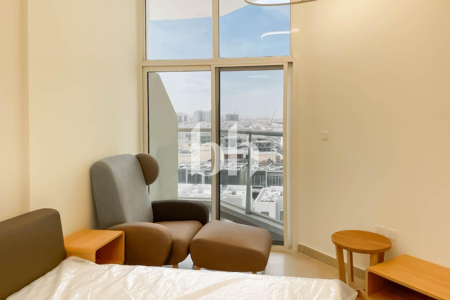 Studio Apartment in Azizi Plaza - photo 1