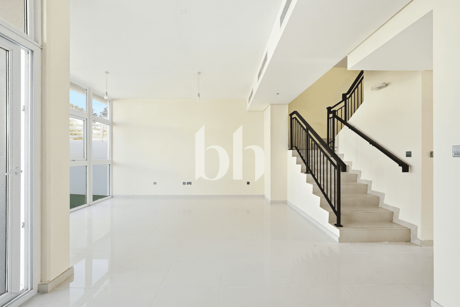 3 Bedroom Townhouse in Centaury - photo 2