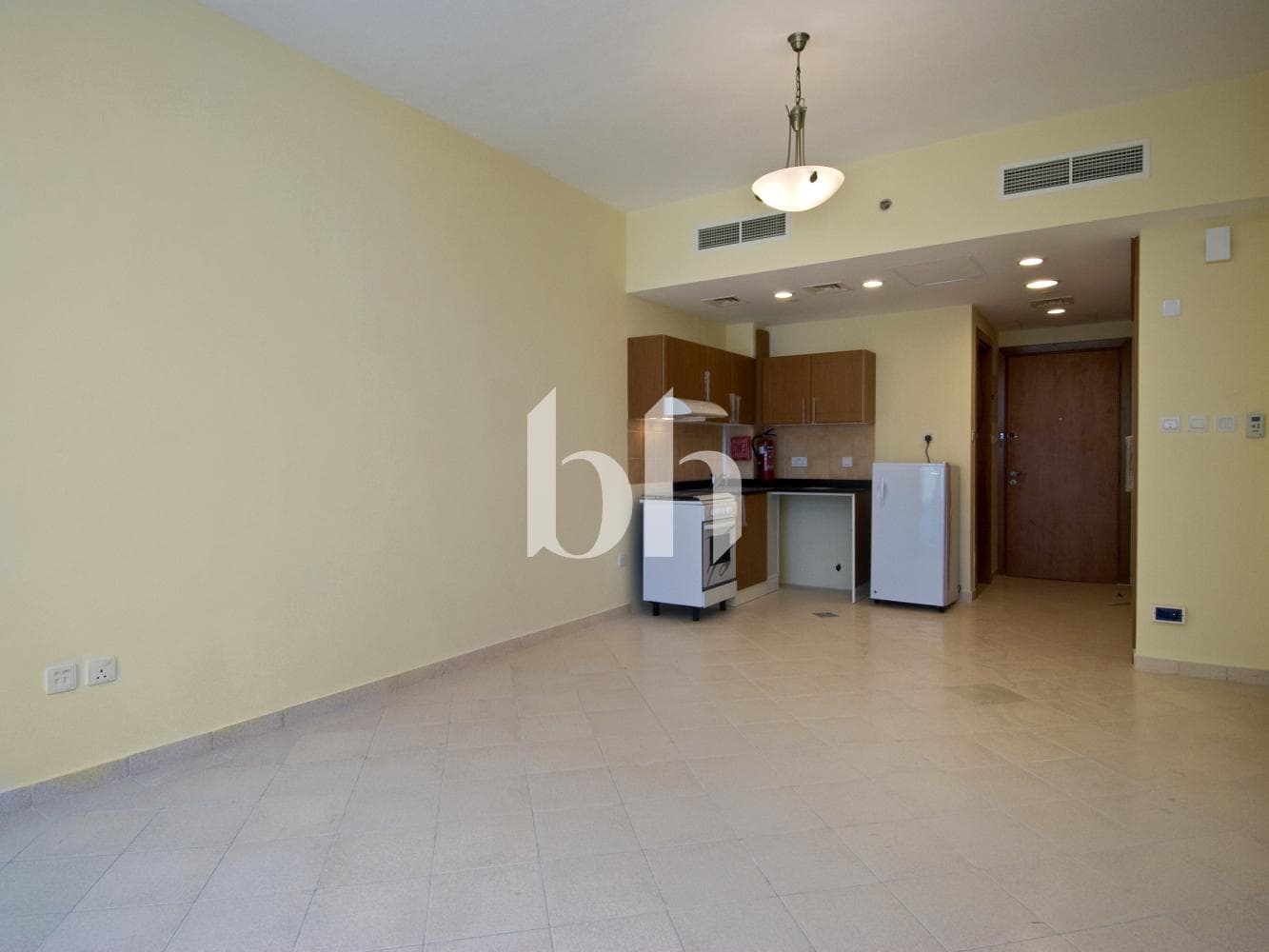 Studio Apartment in Lakeside Tower C - photo 1