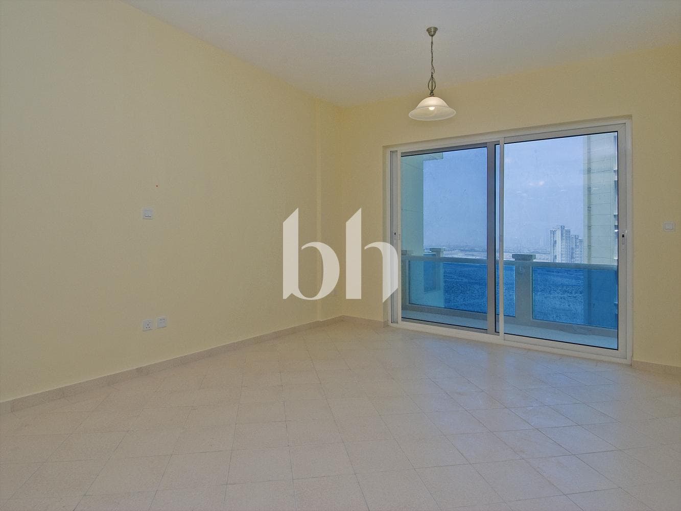 Studio Apartment in Lakeside Tower C - photo 2