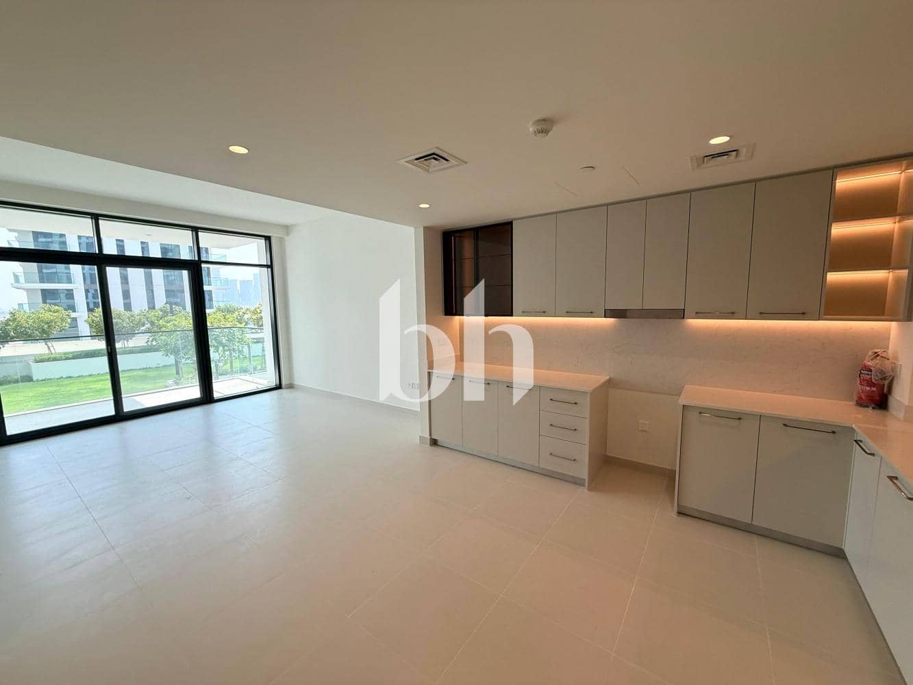 2 Bedroom Apartment in The Cove II Building 4 - photo 1