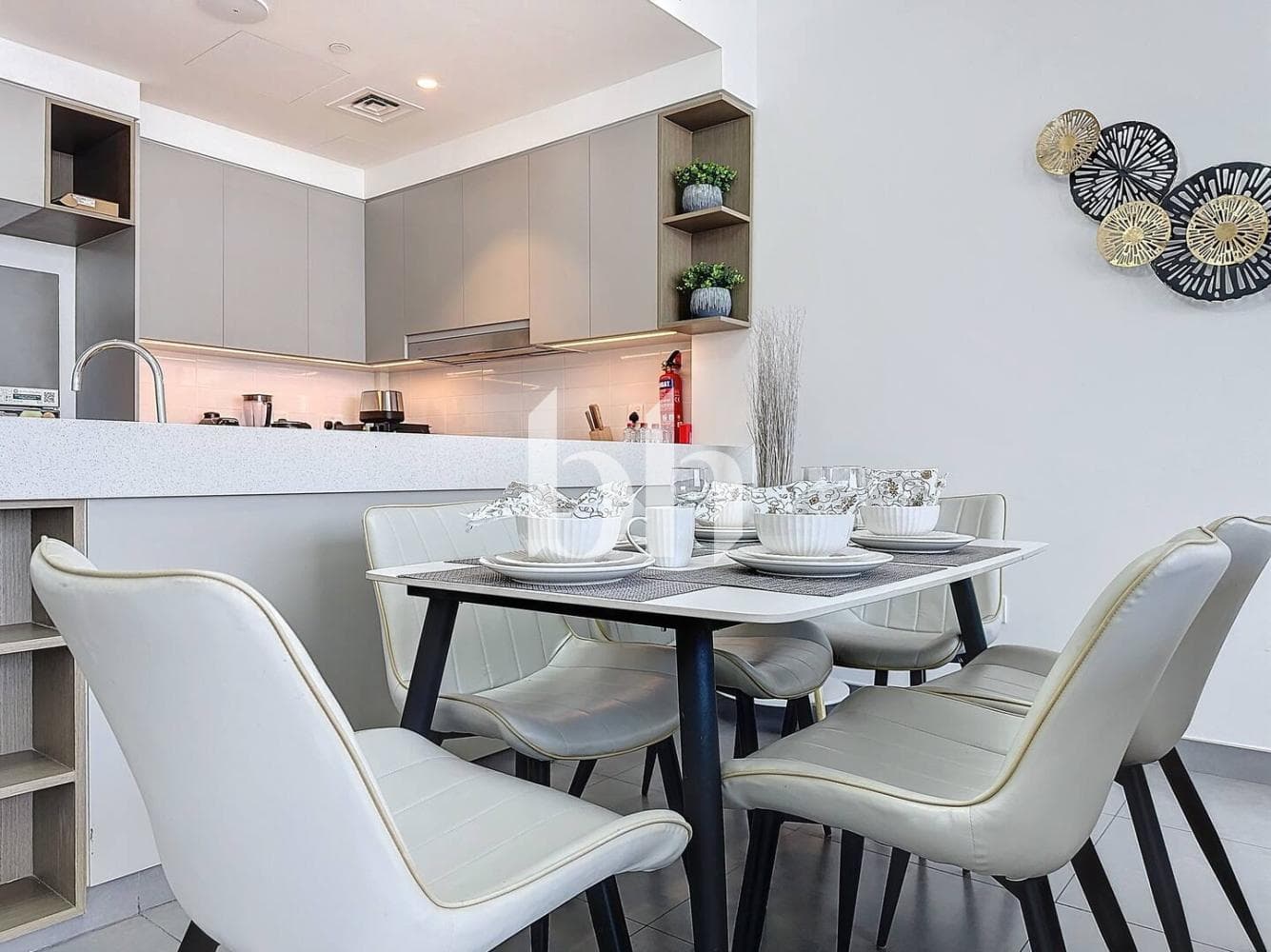 3 Bedroom Apartment in Creek Gate Tower 1 - photo 2