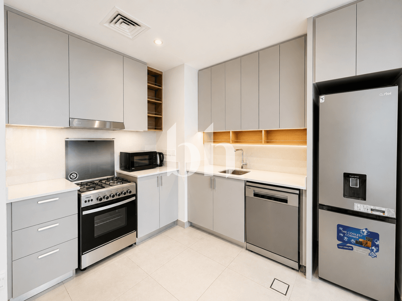 1 Bedroom Apartment in Creek Crescent - photo 2