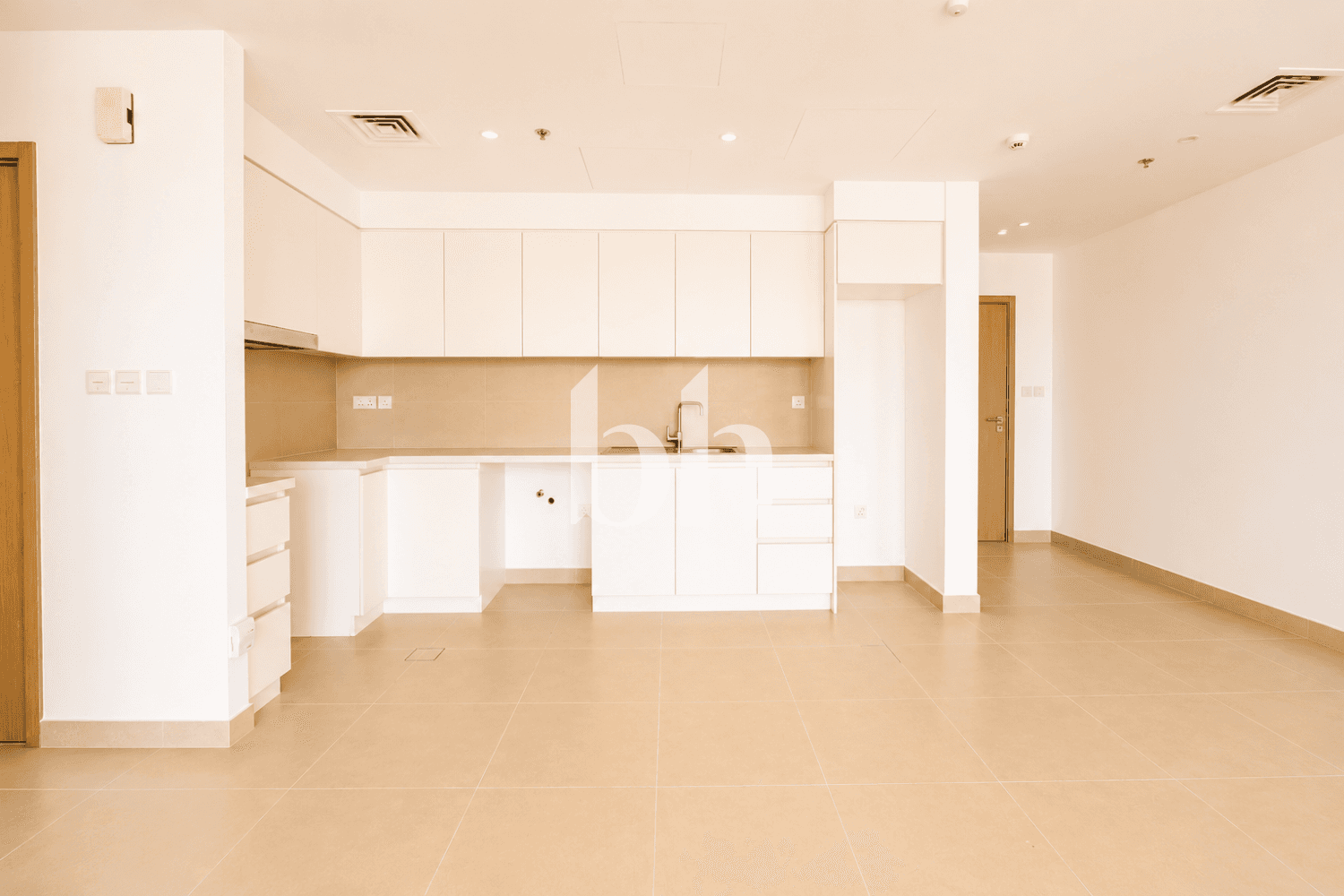 2 Bedroom Apartment in Creek Horizon Tower 1 - photo 1