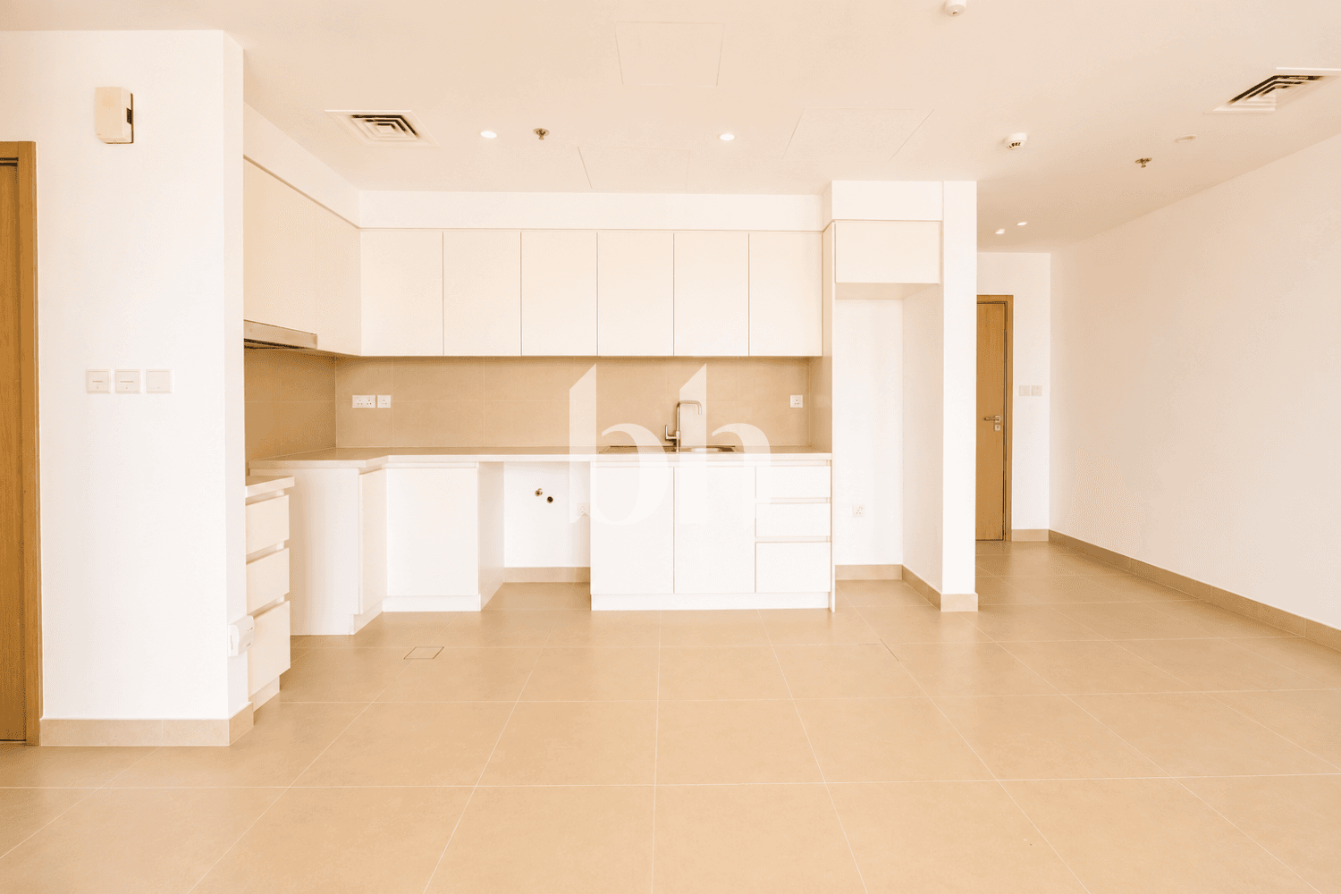 2 Bedroom Apartment in Creek Horizon Tower 1 - photo 1