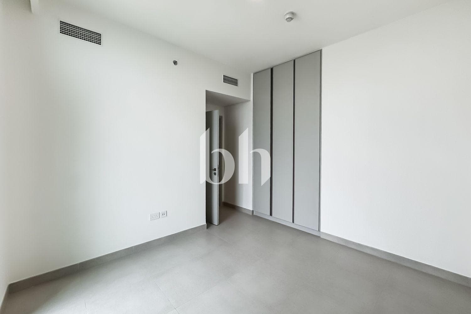 2 Bedroom Apartment in Creek Crescent - photo 2